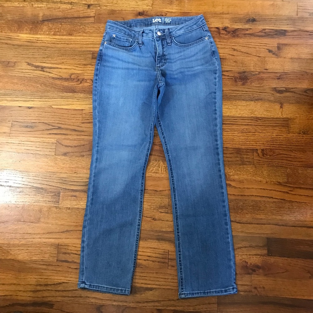 Lee Regular Fit Straight Leg Mid Rise Denim Blue Jean Pants
8 Medium 
Straight